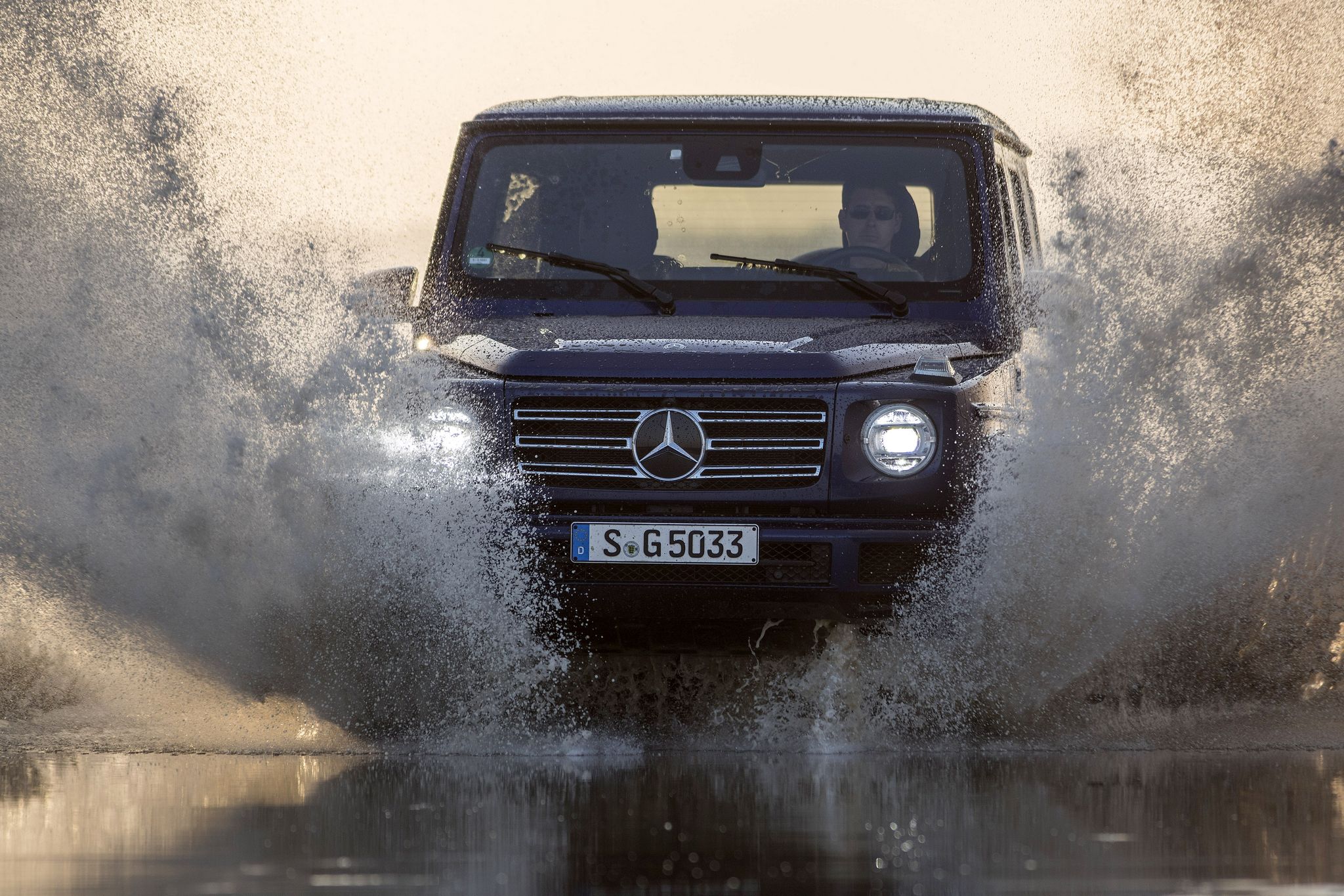 Bild von Mercedes-Benz neue G-Klasse Fahrt in Wasser